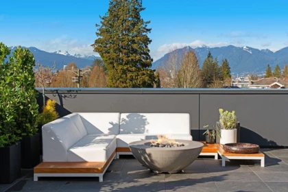 Front Yard Photo of 692 W 29th Avenue, Vancouver, BC