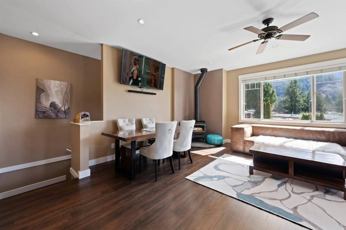 Dining Area Photo of 746 Upper Crescent, Squamish, BC