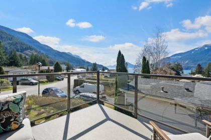 Breakfast Nook Photo of 746 Upper Crescent, Squamish, BC
