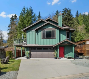 746 Upper Crescent, Squamish, BC, Squamish — Single Family Residence for sale