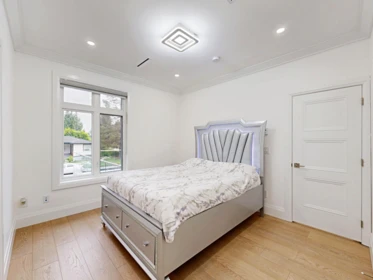 Guest Bathroom Photo of 3560 Highland Boulevard, North Vancouver, BC