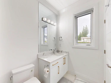 Hallway Photo of 3560 Highland Boulevard, North Vancouver, BC