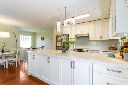 Kitchen Island Photo of 2952 W 8th Avenue, Vancouver, BC