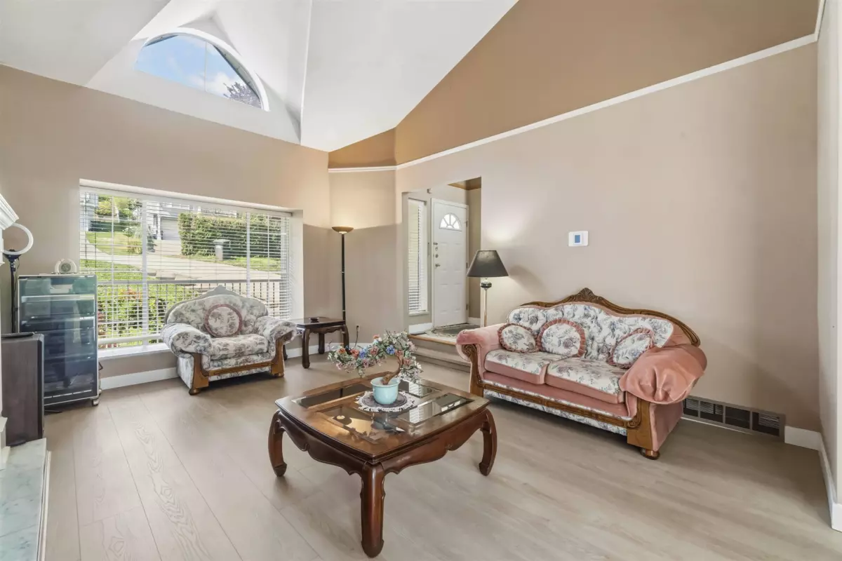 Dining Area Photo of 133 Warrick Street, Coquitlam, BC