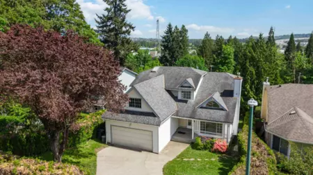 Swimming Pool Photo of 133 Warrick Street, Coquitlam, BC