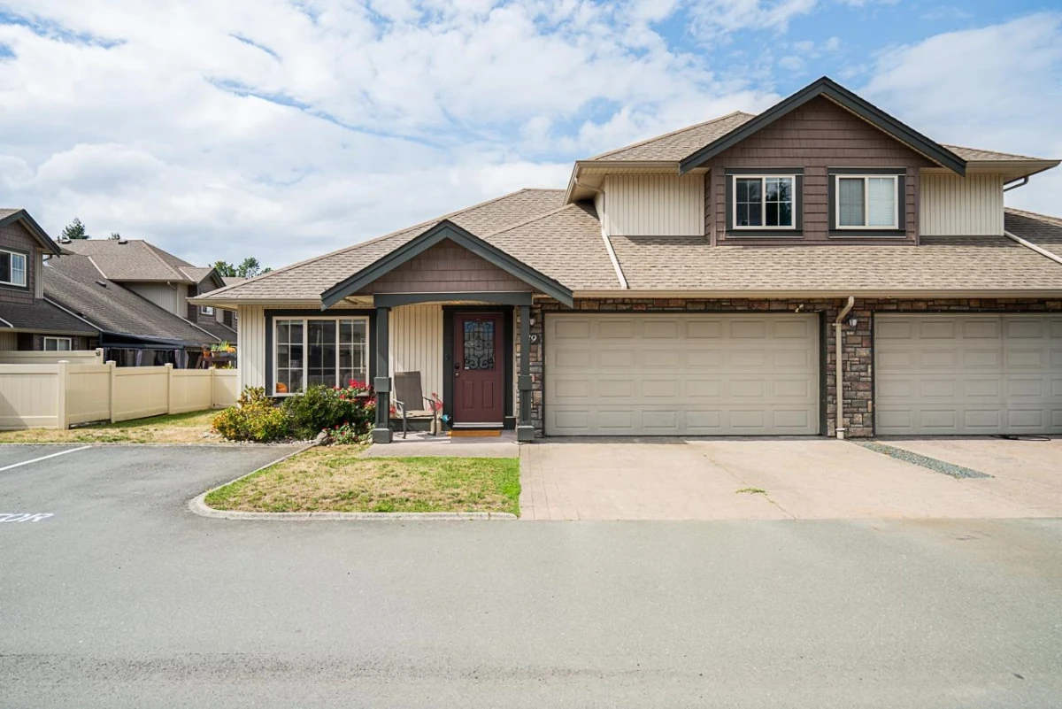 Living Room Photo of 39 6450 Blackwood Lane, Chilliwack, BC
