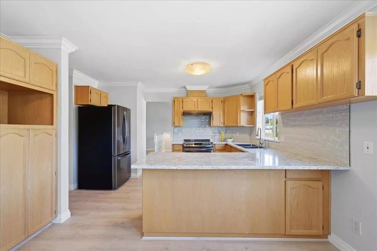 Dining Area Photo of 21 5750 174 Street, Surrey, BC