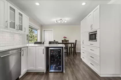 Kitchen Island Photo of 35835 Heatherstone Place, Abbotsford, BC