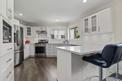Kitchen Photo of 35835 Heatherstone Place, Abbotsford, BC