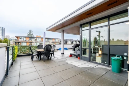 Front Yard Photo of 404 458 W 63rd Avenue, Vancouver, BC