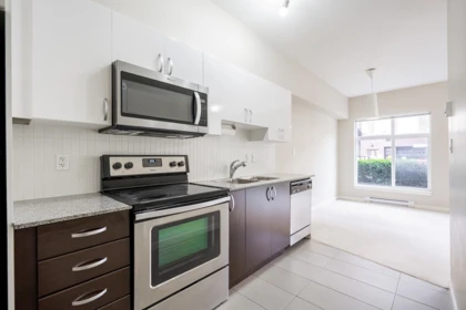 Guest Bathroom Photo of 103 13728 108 Avenue, Surrey, BC