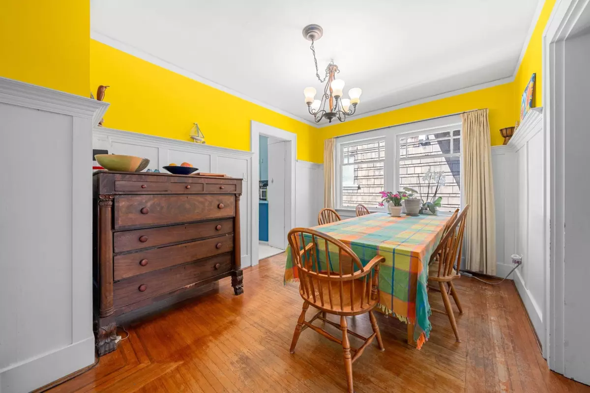 Dining Area Photo of 3218 W 6th Avenue, Vancouver, BC