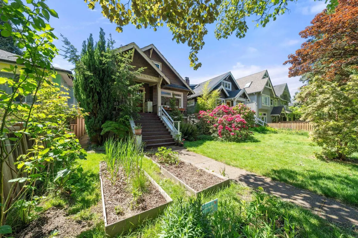 Exterior Rear Photo of 3218 W 6th Avenue, Vancouver, BC