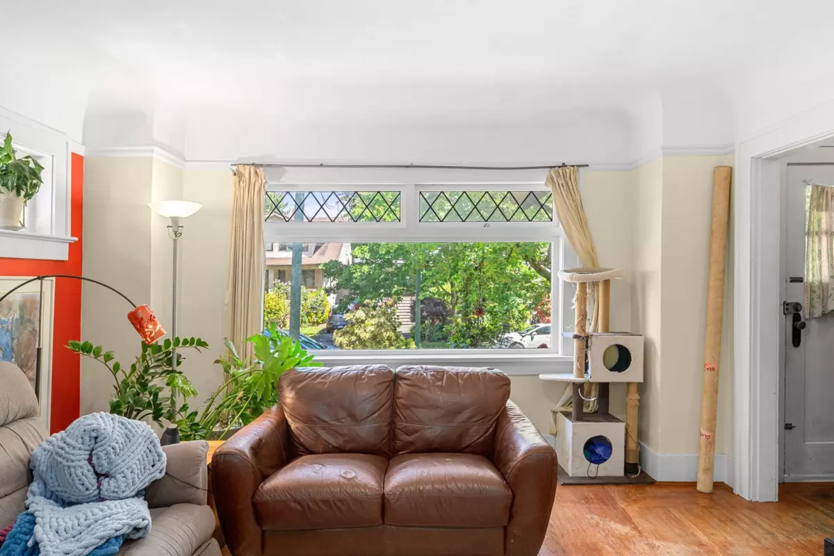 Family Room Photo of 3218 W 6th Avenue, Vancouver, BC