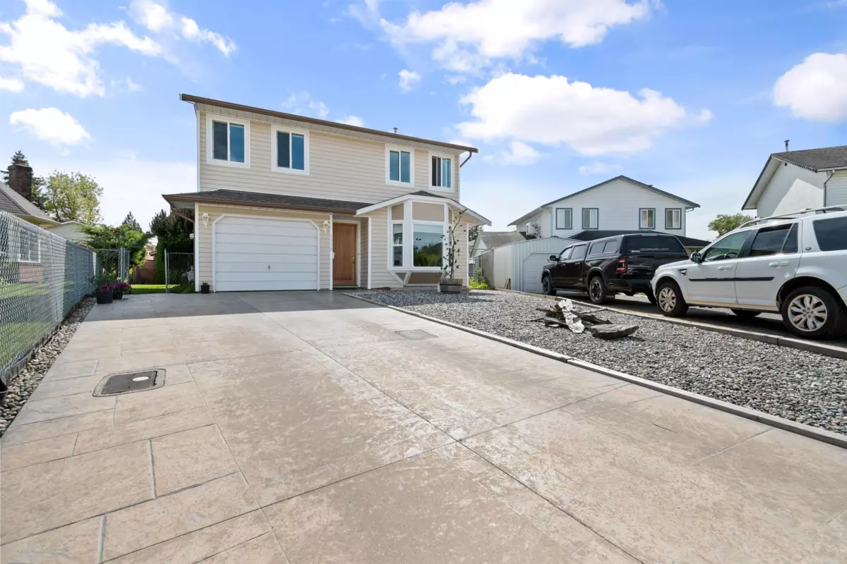 Family Room Photo of 9525 Northview Street, Chilliwack, BC