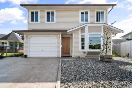 Kitchen Photo of 9525 Northview Street, Chilliwack, BC