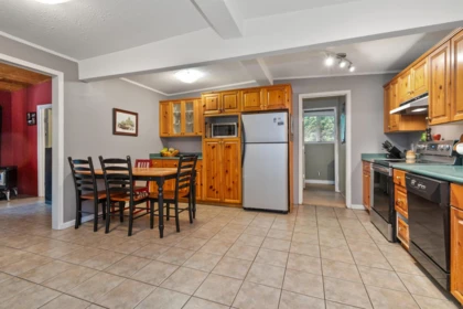 Kitchen Island Photo of 43873 Ryall Road, Mission, BC