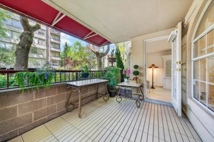 Front Yard Photo of 101 888 Bute Street, Vancouver, BC