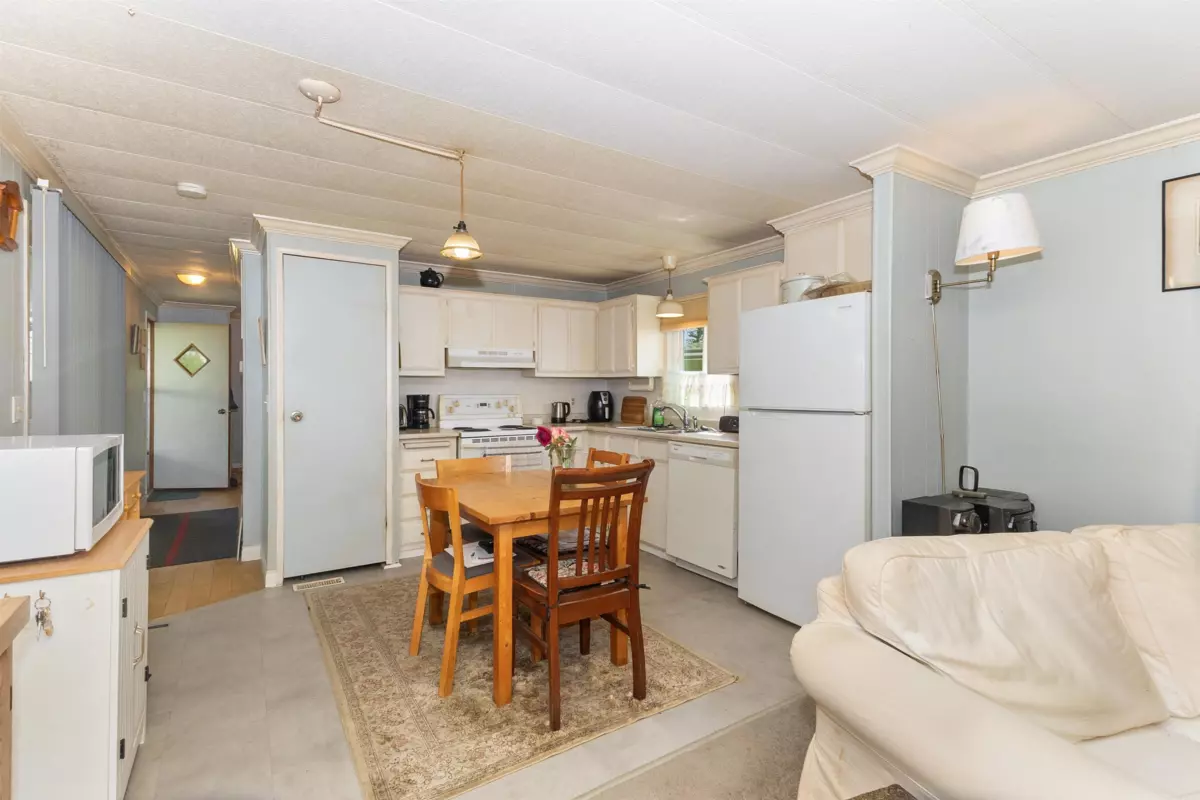 Dining Area Photo of 9 27111 Avenue, Langley, BC