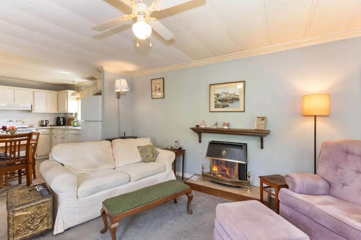 Family Room Photo of 9 27111 Avenue, Langley, BC