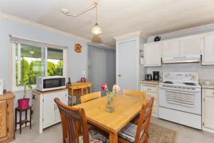 Kitchen Island Photo of 9 27111 Avenue, Langley, BC