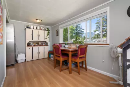 Breakfast Nook Photo of 435 Hemlock Avenue, Hope, BC