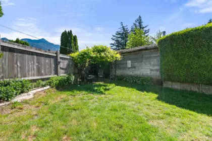 Hallway Photo of 435 Hemlock Avenue, Hope, BC