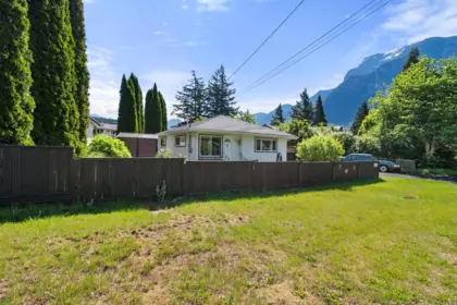 Outdoor Deck Photo of 435 Hemlock Avenue, Hope, BC
