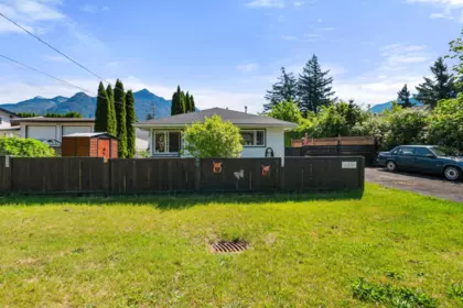 Outdoor Patio Photo of 435 Hemlock Avenue, Hope, BC