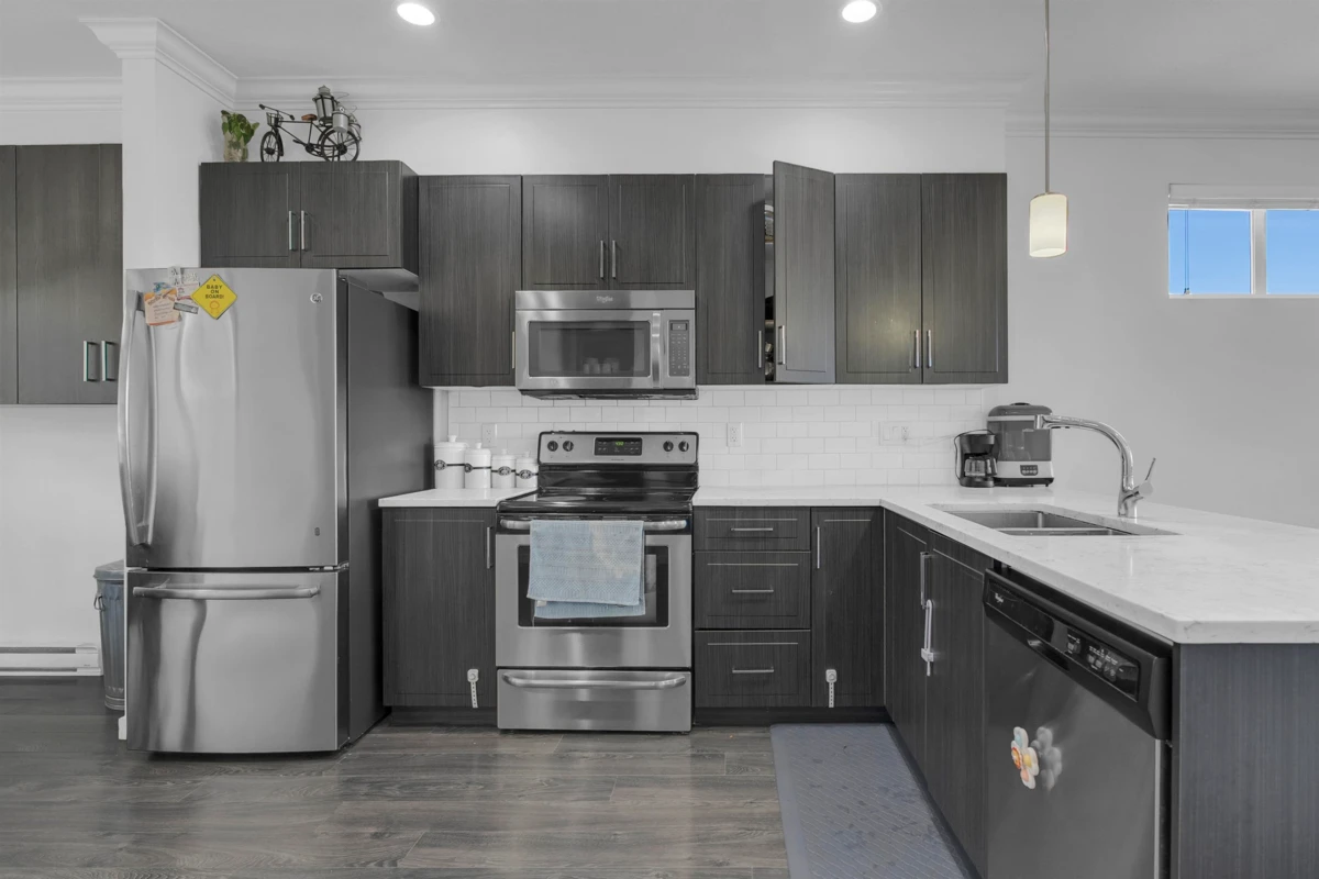 Family Room Photo of 96 14555 68 Avenue, Surrey, BC