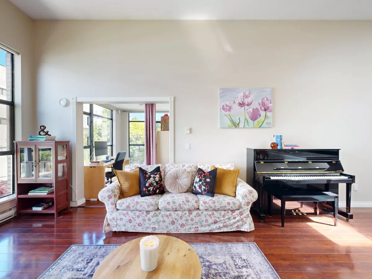 Living Room Photo of 409 2181 W 10th Avenue, Vancouver, BC