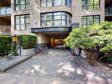 Backyard Photo of 409 2181 W 10th Avenue, Vancouver, BC