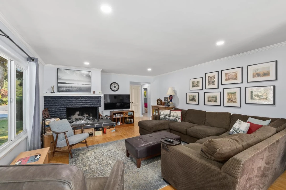 Family Room Photo of 6530 Dunbar Street, Vancouver, BC