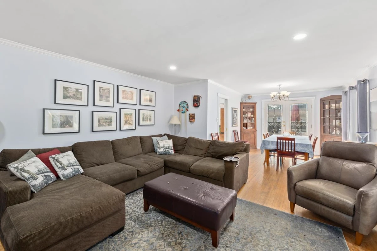 Living Room Photo of 6530 Dunbar Street, Vancouver, BC