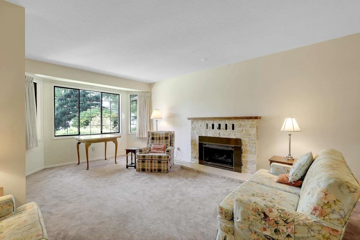 Living Room Photo of 15008 Southmere Close, Surrey, BC