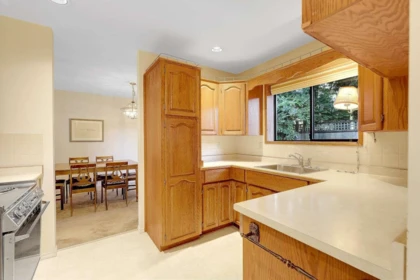 Breakfast Nook Photo of 15008 Southmere Close, Surrey, BC