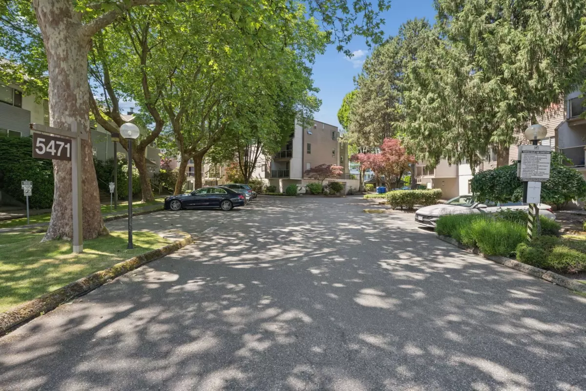 Family Room Photo of 103 5471 Arcadia Road, Richmond, BC