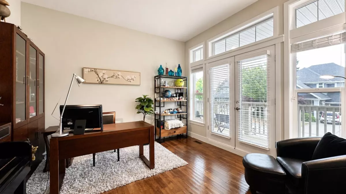 Living Room Photo of 16162 28 A Avenue, Surrey, BC