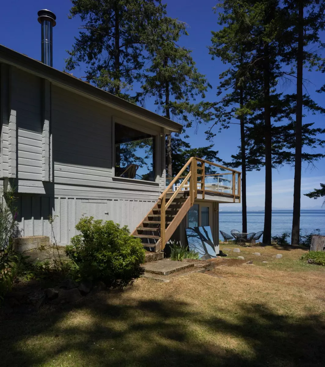 Living Room Photo of 579 Bayview Drive, Mayne Island, BC