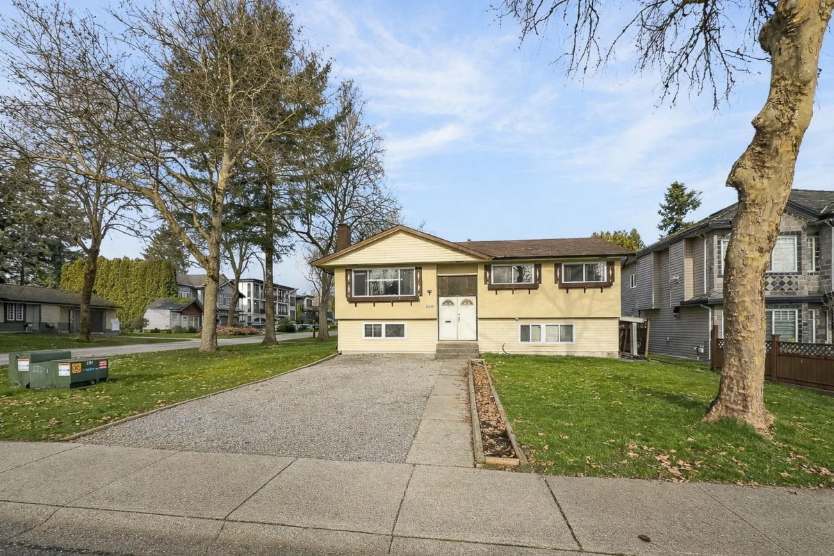 Living Room Photo of 12959 Carluke Crescent, Surrey, BC
