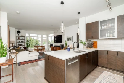 Kitchen Island Photo of PH9 1333 Winter Street, White Rock, BC
