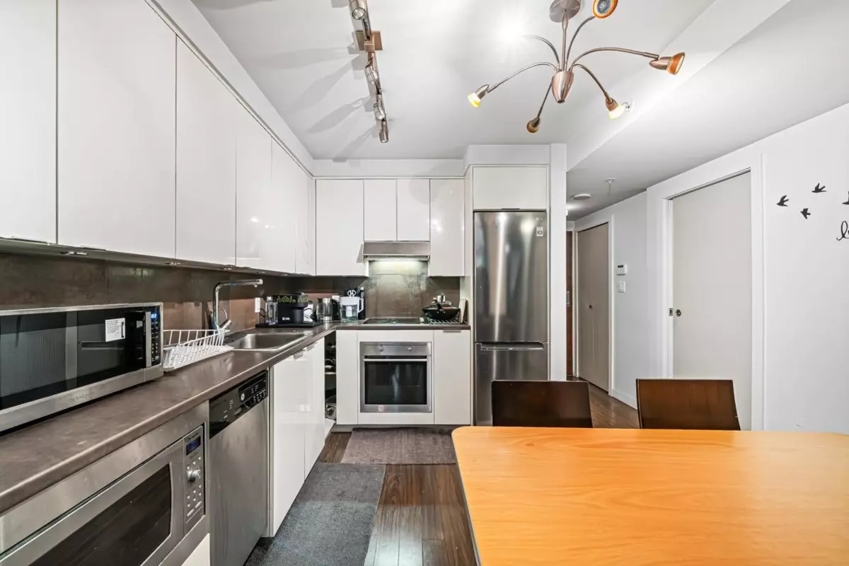 Dining Area Photo of 103 161 W Georgia Street, Vancouver, BC