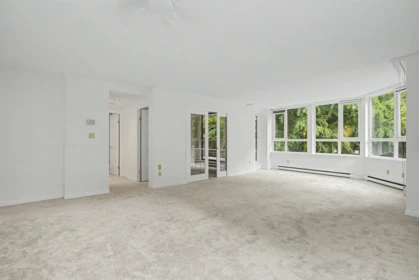 104 6152 Kathleen Avenue, Burnaby, BC, Burnaby — Apartment/Condo for sale