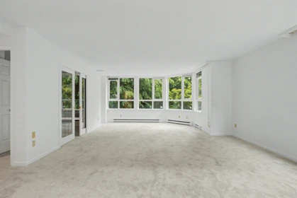 104 6152 Kathleen Avenue, Burnaby, BC, Burnaby — Apartment/Condo for sale