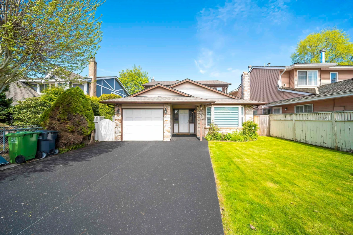 Living Room Photo of 10651 Canso Crescent, Richmond, BC