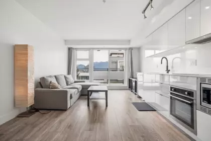 Kitchen Photo of 319 630 E Broadway, Vancouver, BC