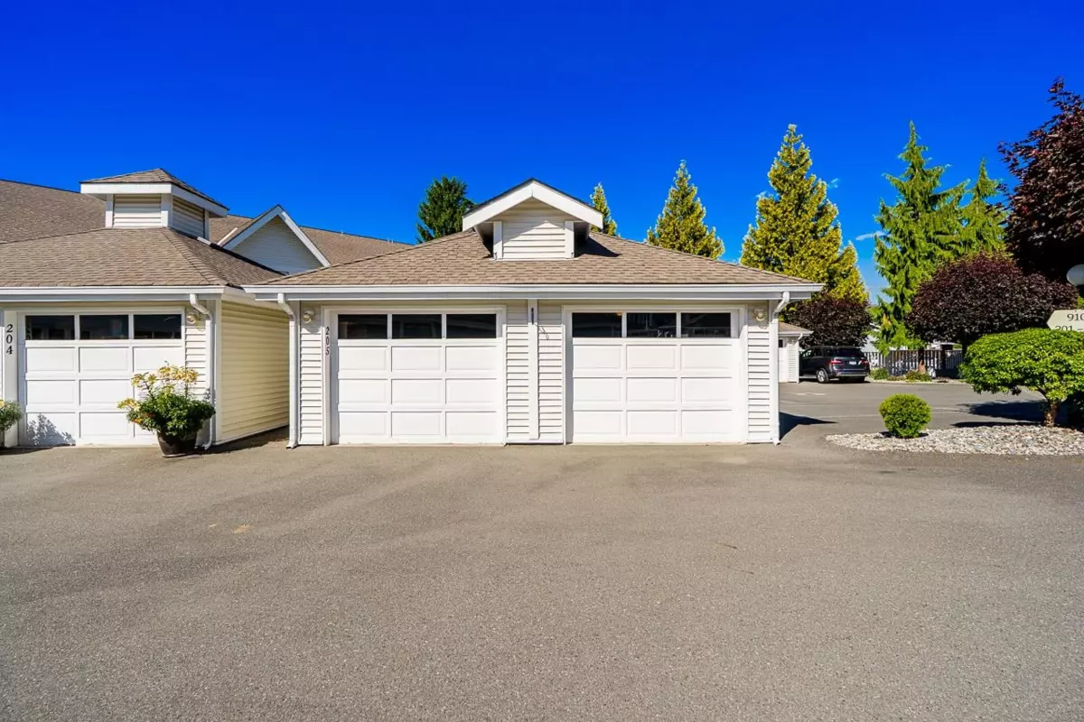 Living Room Photo of 206 9109 154 Street, Surrey, BC