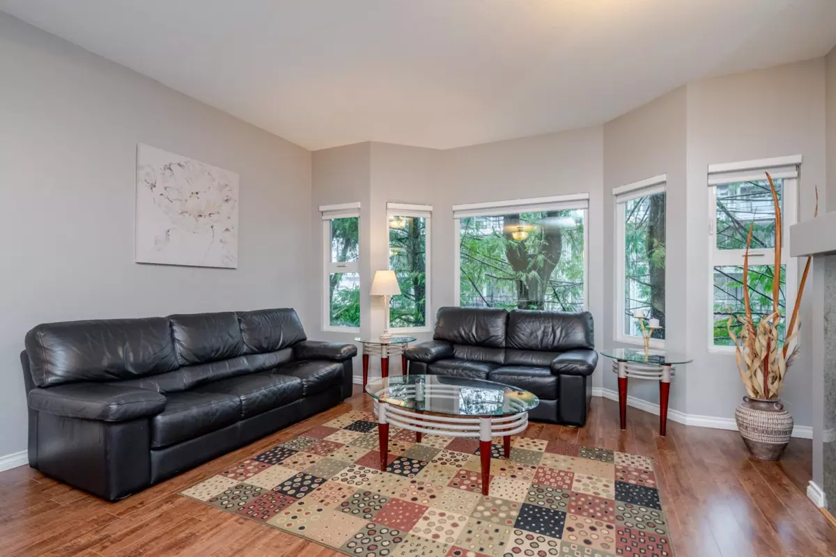 Dining Area Photo of 10 10340 156 Street, Surrey, BC