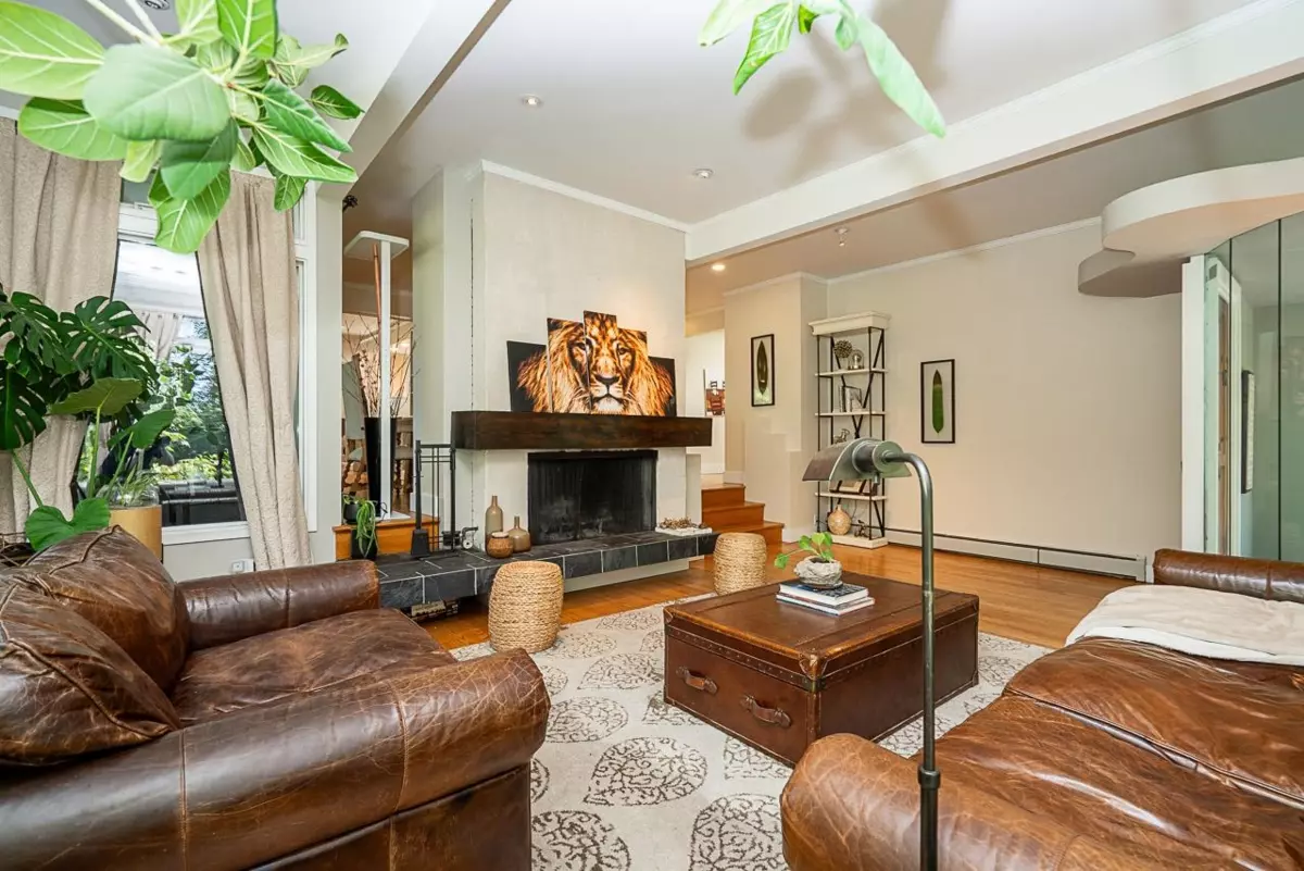 Family Room Photo of 3841 Bayridge Avenue, West Vancouver, BC