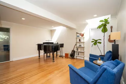 Basement Recreation Room Photo of 3841 Bayridge Avenue, West Vancouver, BC